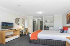 One bed room with pool access